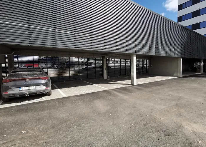 Sea View Apartment *